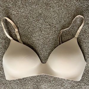 Victoria’s Secret lightly lined wireless t-shirt bra